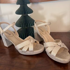 LifeStride Women's Lucky Platform Metallic Platform Sandal 9.5